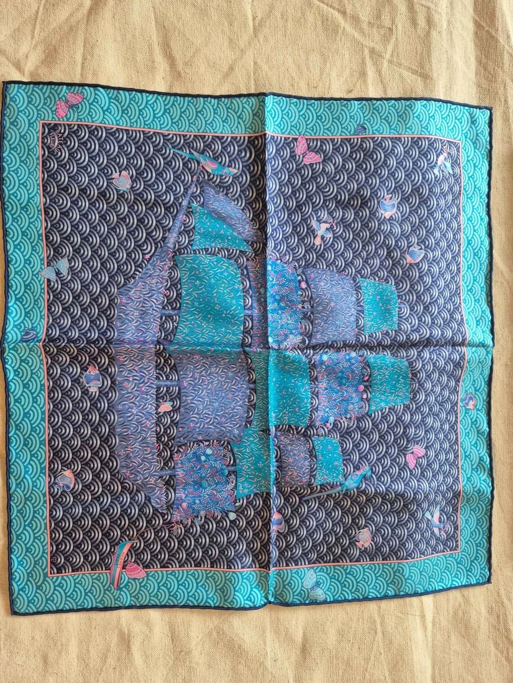 AUTHENTICATED 💙 Hermès NWOT Bateau Fleuri 100% Silk Square + Original Box - Picture 7 of 16